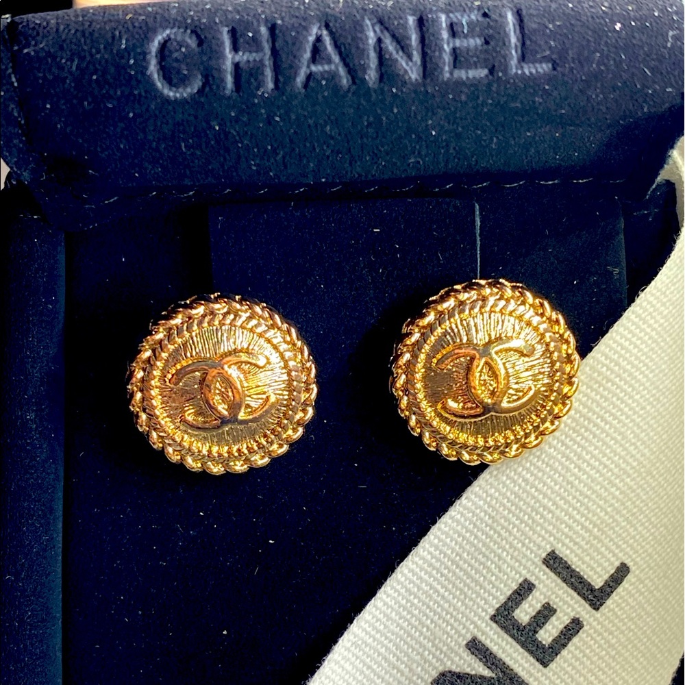 ✨ Stunning Chanel Earrings ✨